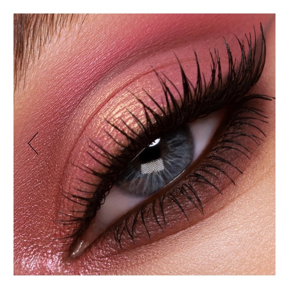 Pat McGrath Labs - Divine Rose Luxe Quad in Eternal Eden Eyeshadow Palette - Picture 4 of 17